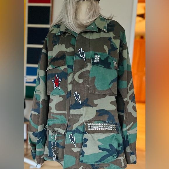 CAMO/ MILITARY JACKET/ TOP-ON BACK—MILITARY WITH STUDS—CUSTOM-OVERSIZED —COOL 🔥 - Picture 10 of 16